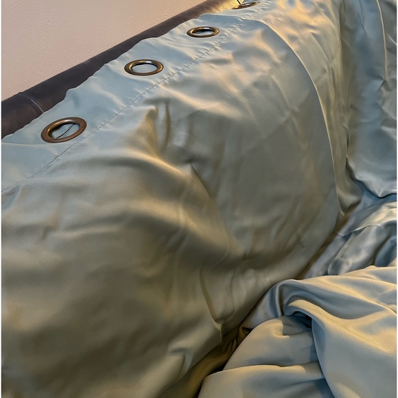 Plow and Hearth thermal blackout curtains - Picture 4 of 7